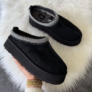 Ugg black tazz slippers 9 new in box
